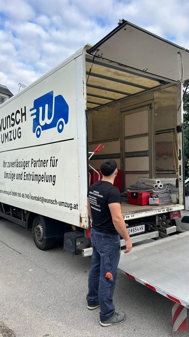 Umzugsdecken und Werkzeug